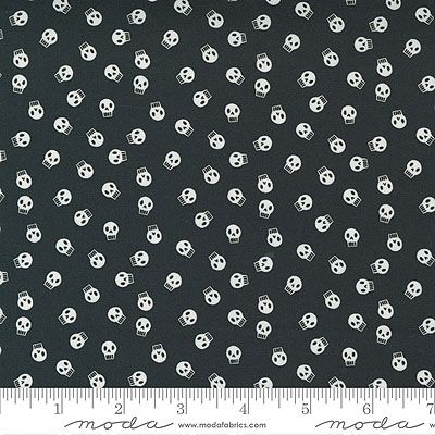 Halloween fabric: Skulls Midnight (per 1/4 metre)