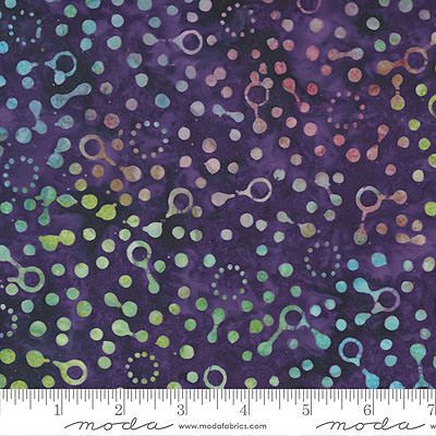 Bossa Nova Batiks fabric: Dots Grape (per 1/4 metre)