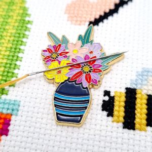 Vase of Flowers Needle Minder | 