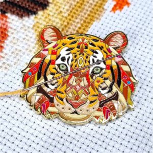 Mandala Tiger Needle Minder | 